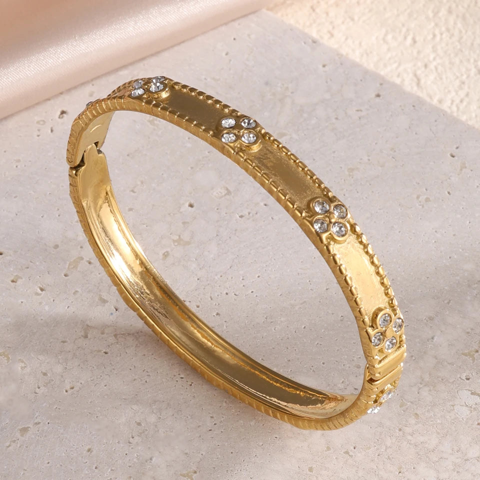 ๐ ZAKOL Four-Leaf Clover Bracelet โ Wear Your Luck in Style!