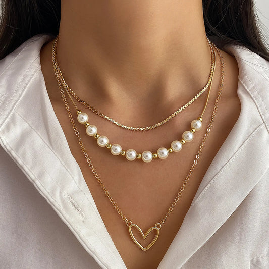 👑 3-Piece Vintage Heart Necklace – Pearl & Gold Layered Chains for Women 💖🧡
