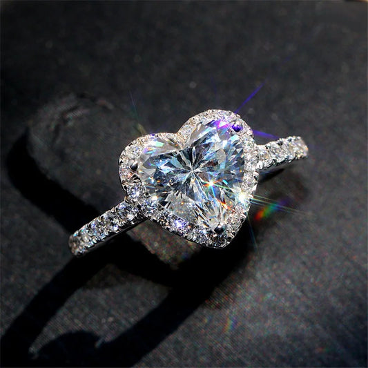 ✨ Layan Ring – A Symbol of Elegance and Sophistication