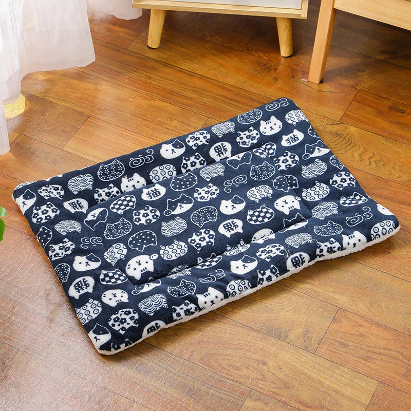 🛏️🐶 All-Season Warm Pet Bed – Soft & Thick Cushion!