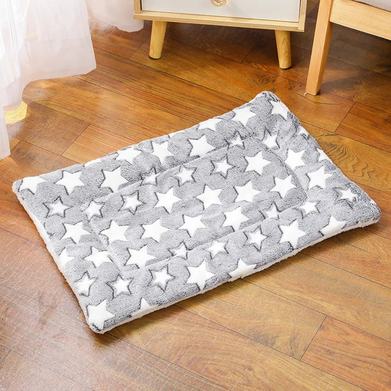 🛏️🐶 All-Season Warm Pet Bed – Soft & Thick Cushion!