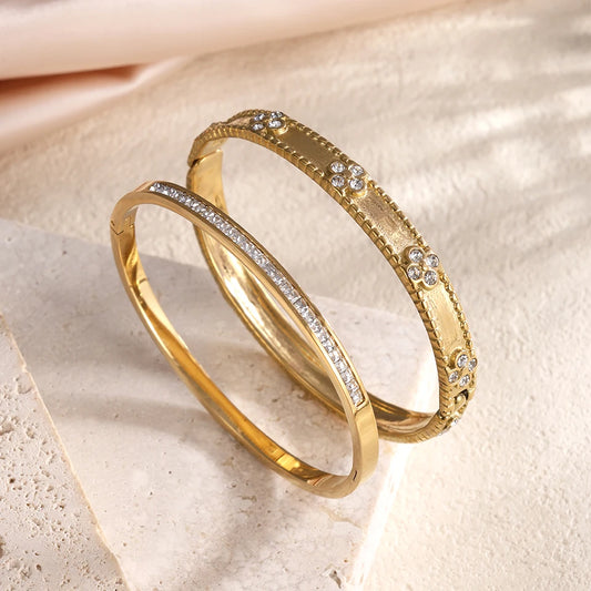 🍀 ZAKOL Luxury Clover Bangle Set – Double the Luck, Double the Shine!