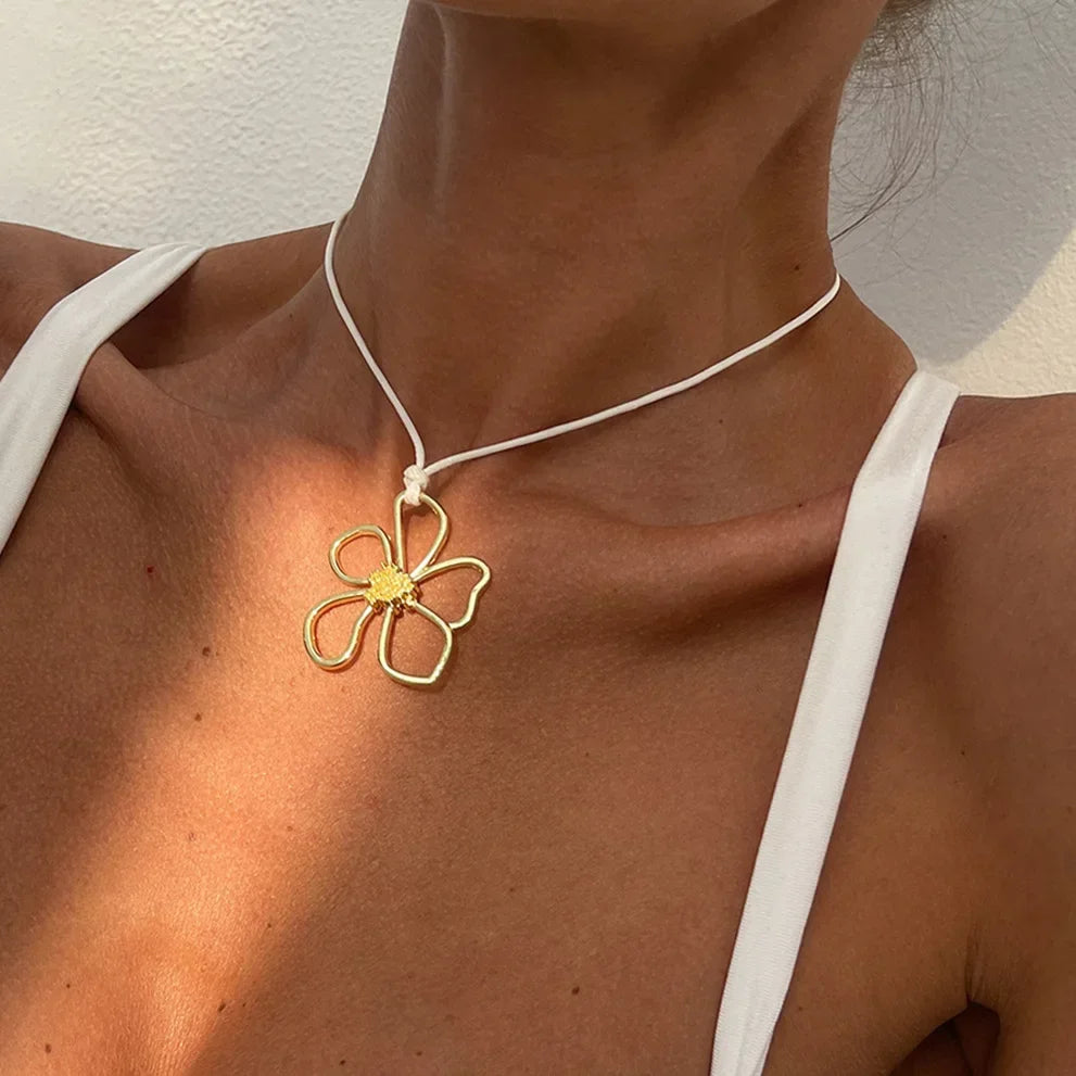 👑 3-Piece Vintage Heart Necklace – Pearl & Gold Layered Chains for Women 💖🧡