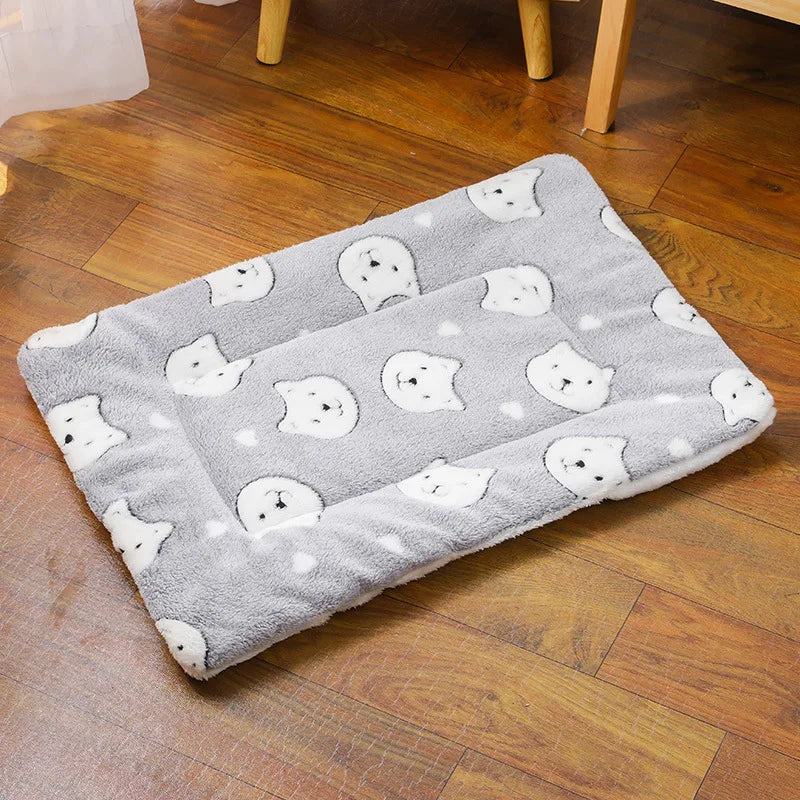 🛏️🐶 All-Season Warm Pet Bed – Soft & Thick Cushion!
