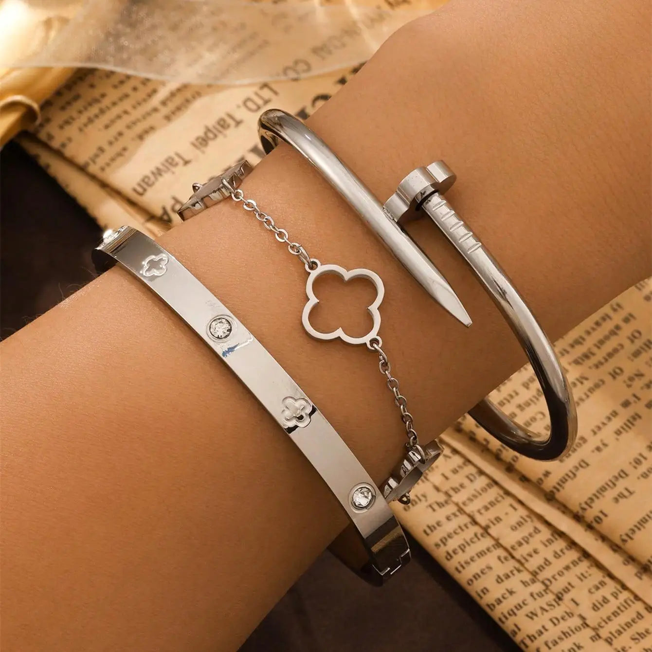 🍀 3-Piece Lucky Clover Bracelet Set - Stainless Steel Charm Bracelets! 🍀